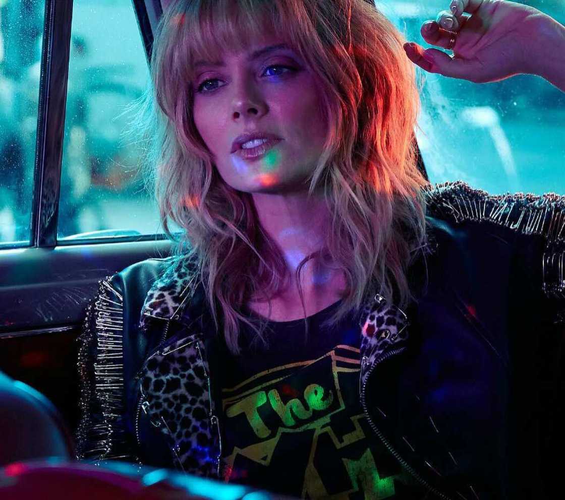 Actress April Bowlby Actress April Bowlby