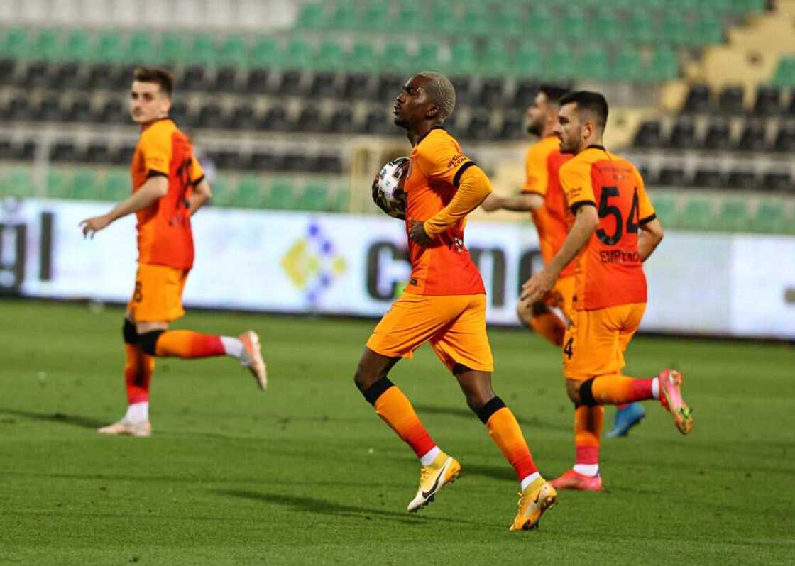 Super Eagles winger splashes millions of naira on customise diamond jewelry in respect to his late mum Super Eagles winger splashes millions of naira on customise diamond jewelry in respect to his late mum