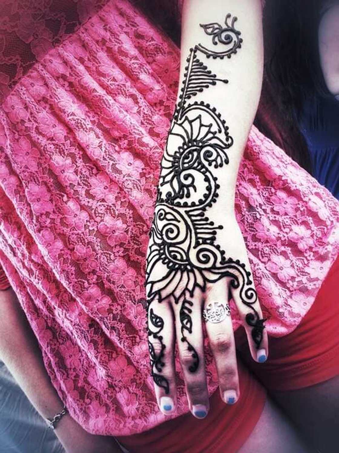 Dark lacy henna Dark lacy henna