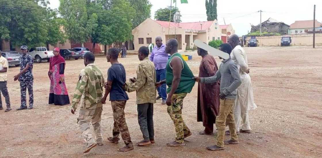 Wadanda ake zargi. Wadanda ake zargi.