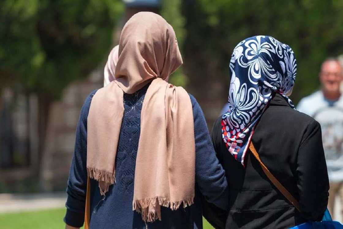 An hana wasu mata musulmai masu hijabi yin rajistan katin dan kasa, kungiyoyi sun koka An hana wasu mata musulmai masu hijabi yin rajistan katin dan kasa, kungiyoyi sun koka