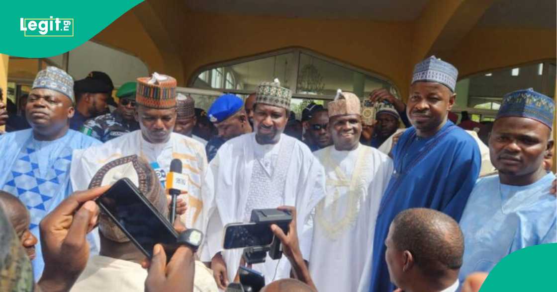 Barau ya zama wakilin Rarara a daurin aurensa Barau ya zama wakilin Rarara a daurin aurensa