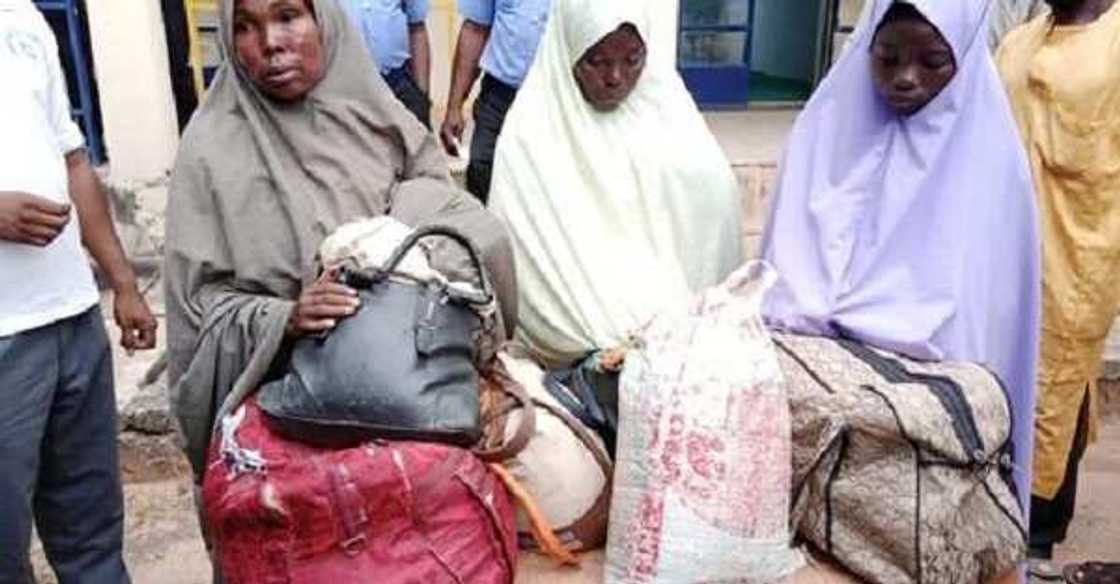 An damke wasu mata masu kaiwa yan bindiga man fetur a jihar Katsina An damke wasu mata masu kaiwa yan bindiga man fetur a jihar Katsina