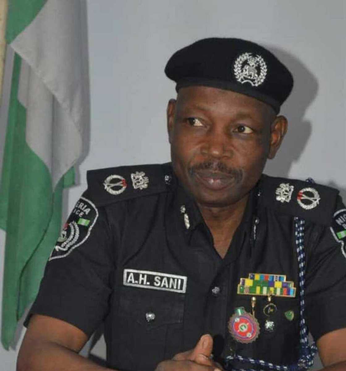 Kano: Rundunar 'yan sanda ta kama saurayin da ya kashe 'yar shekara 8 bayan ya yi garkuwa da ita Kano: Rundunar 'yan sanda ta kama saurayin da ya kashe 'yar shekara 8 bayan ya yi garkuwa da ita