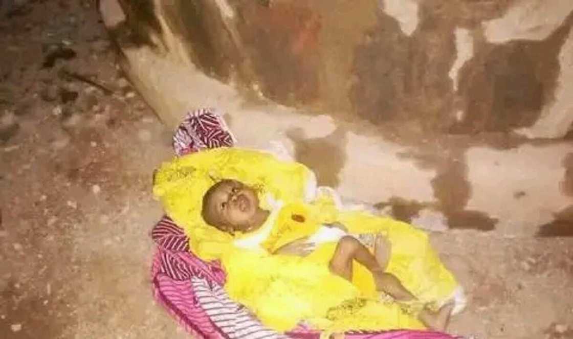 Iyaye sun mika 'yarsu ga 'yan sanda kan zargin jefar da jaririya a Gombe Iyaye sun mika 'yarsu ga 'yan sanda kan zargin jefar da jaririya a Gombe