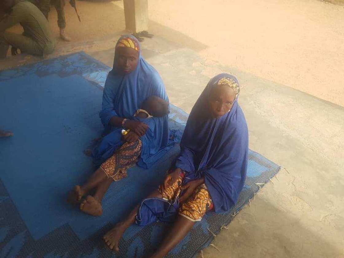NAF repels attacks on Zamfara villages, rescue kidnap victims (photo) NAF repels attacks on Zamfara villages, rescue kidnap victims (photo)