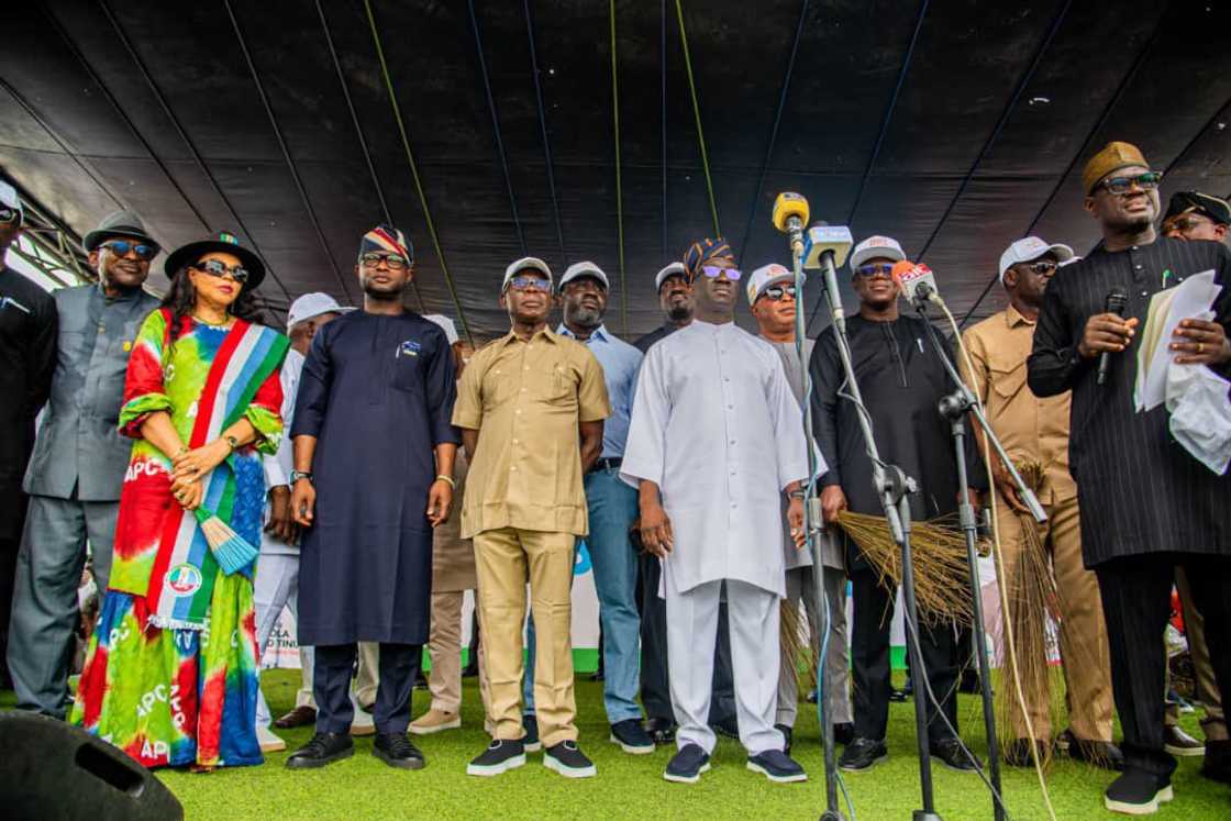 Gwamnan Edo ya yi wa wadanda suka sauya sheka maraba zuwa APC Gwamnan Edo ya yi wa wadanda suka sauya sheka maraba zuwa APC