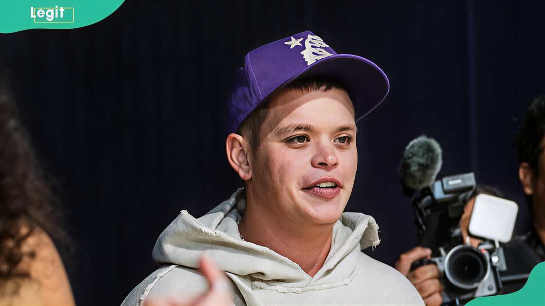 Streamer Kylie Cox at "The League"