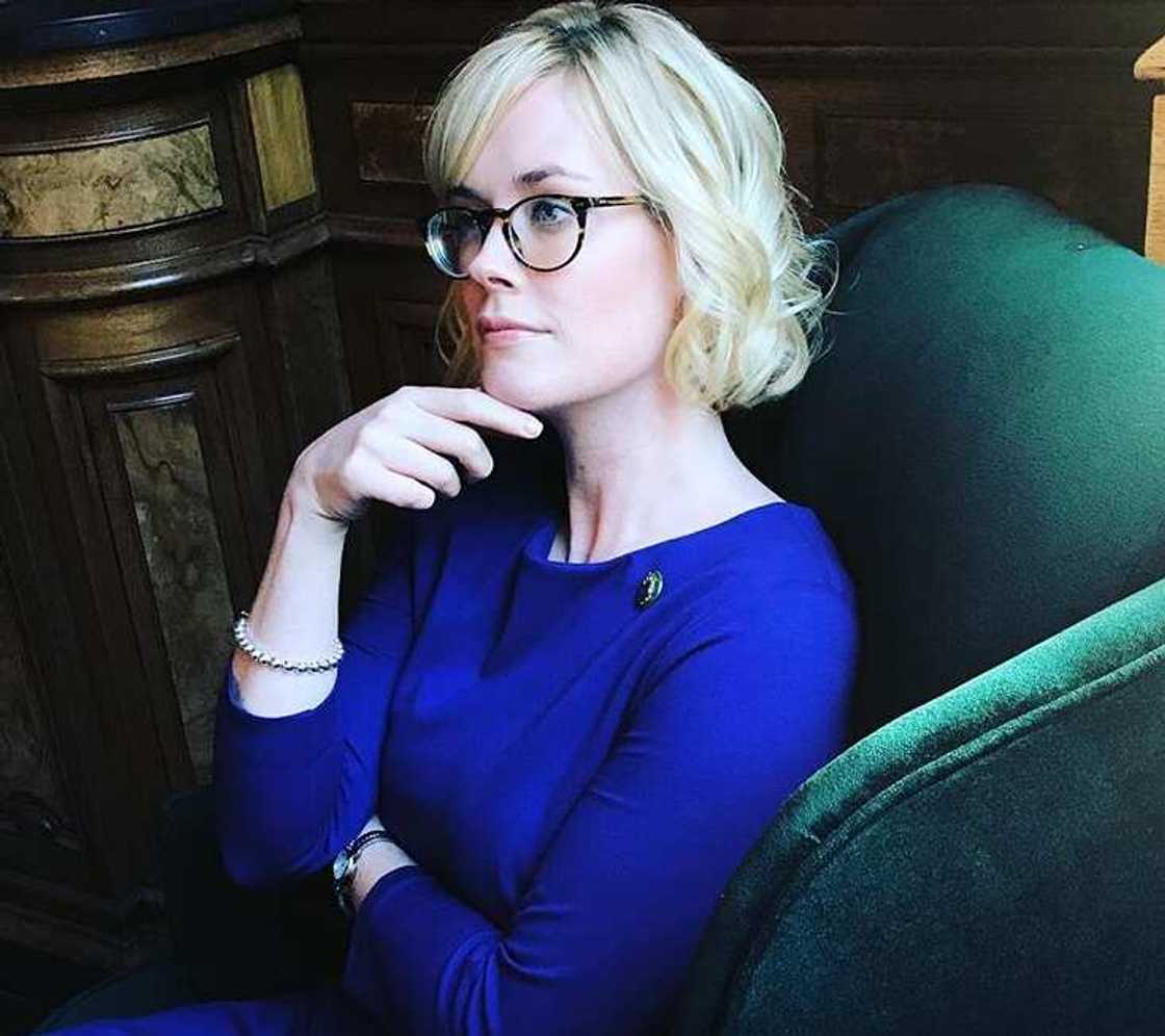 Blue Bloods star Abigail Hawk: age, height, measurements and hot photos Blue Bloods star Abigail Hawk: age, height, measurements and hot photos