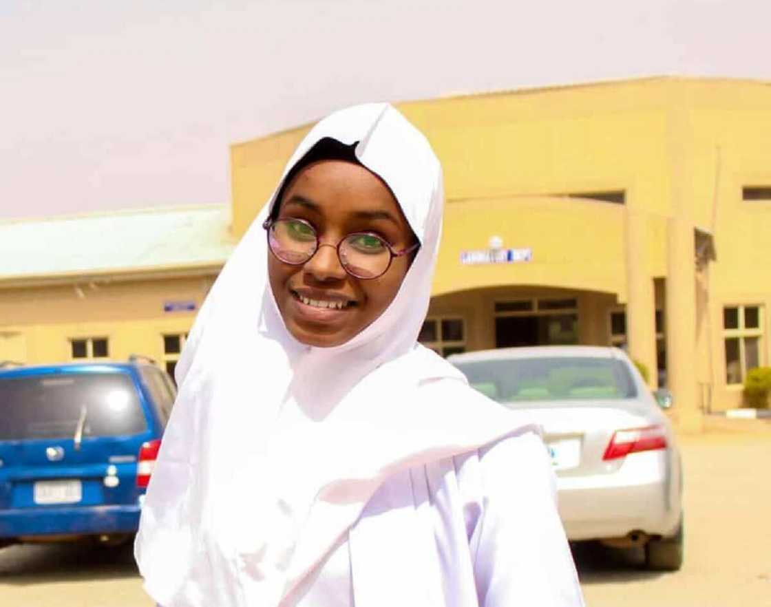 Hotunan kyakyawar budurwar da ta rasu ana saura kwanaki 3 auren ta Hotunan kyakyawar budurwar da ta rasu ana saura kwanaki 3 auren ta