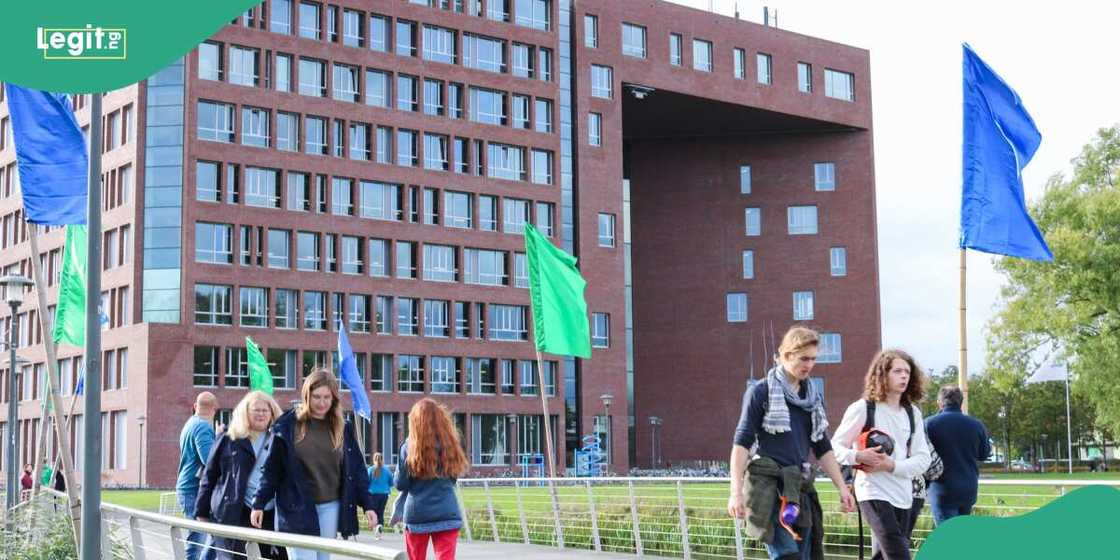 Foreign students Foreign students