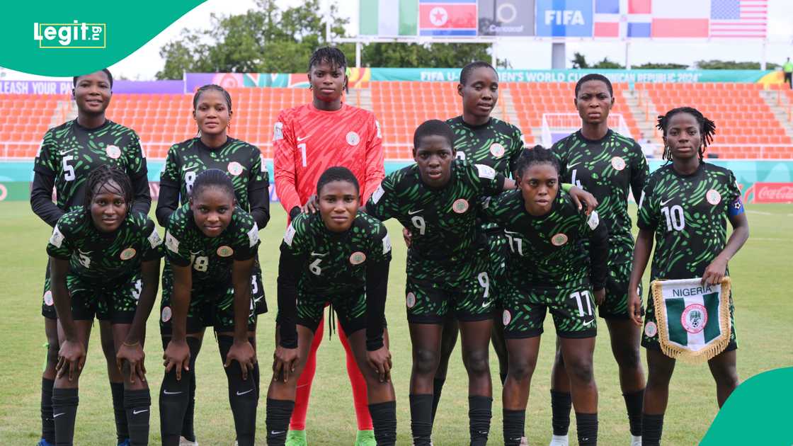 Samuel Eto'o took time out of his busy schedule to welcome the Nigeria's U17 team. Samuel Eto'o took time out of his busy schedule to welcome the Nigeria's U17 team.