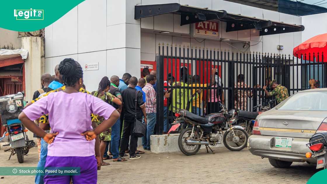 Nigerian banks give customers a chance to avoid long queues through fast, easy-to-use mobile apps.