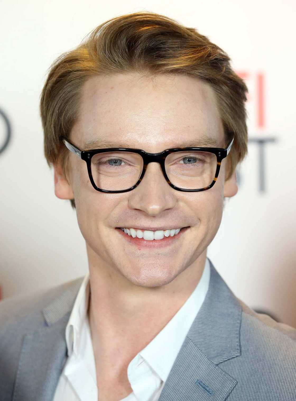 Calum Worthy gay