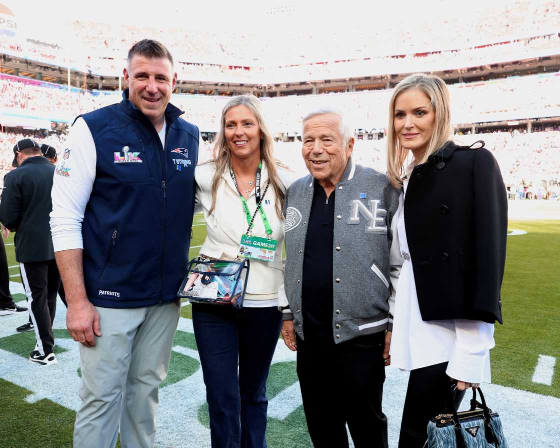 Mike Vrabel, Jen Vrabel, Robert Kraft and Dana Blumberg. Mike Vrabel, Jen Vrabel, Robert Kraft and Dana Blumberg.