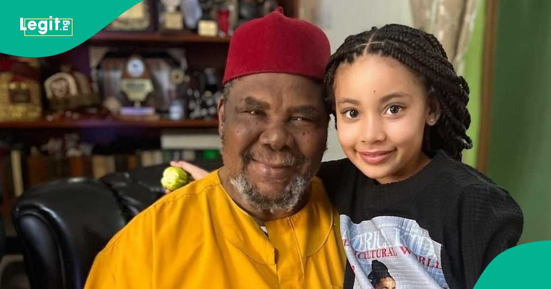 Kleopatra Vargas找到了传奇的Pete Edochie Kleopatra Vargas找到了传奇的Pete Edochie
