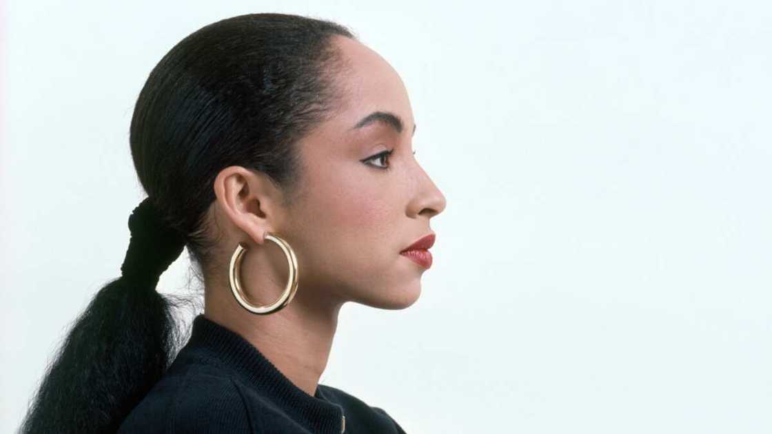 sade adu's hairstyle with natural hair