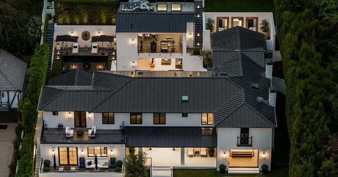 Rihanna bought her Beverly Hills mansion in 2020 at KSh 1.4 billion. Rihanna bought her Beverly Hills mansion in 2020 at KSh 1.4 billion.