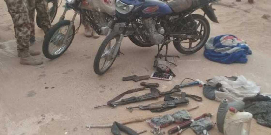 Abubuwan da sojoji suka kwato. Abubuwan da sojoji suka kwato.