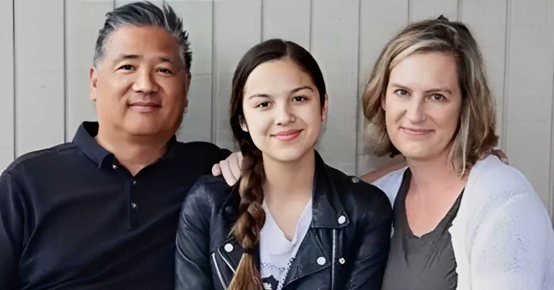 Olivia Rodrigo and her parents Chris and Jennifer Rodrigo posing for a photo Olivia Rodrigo and her parents Chris and Jennifer Rodrigo posing for a photo