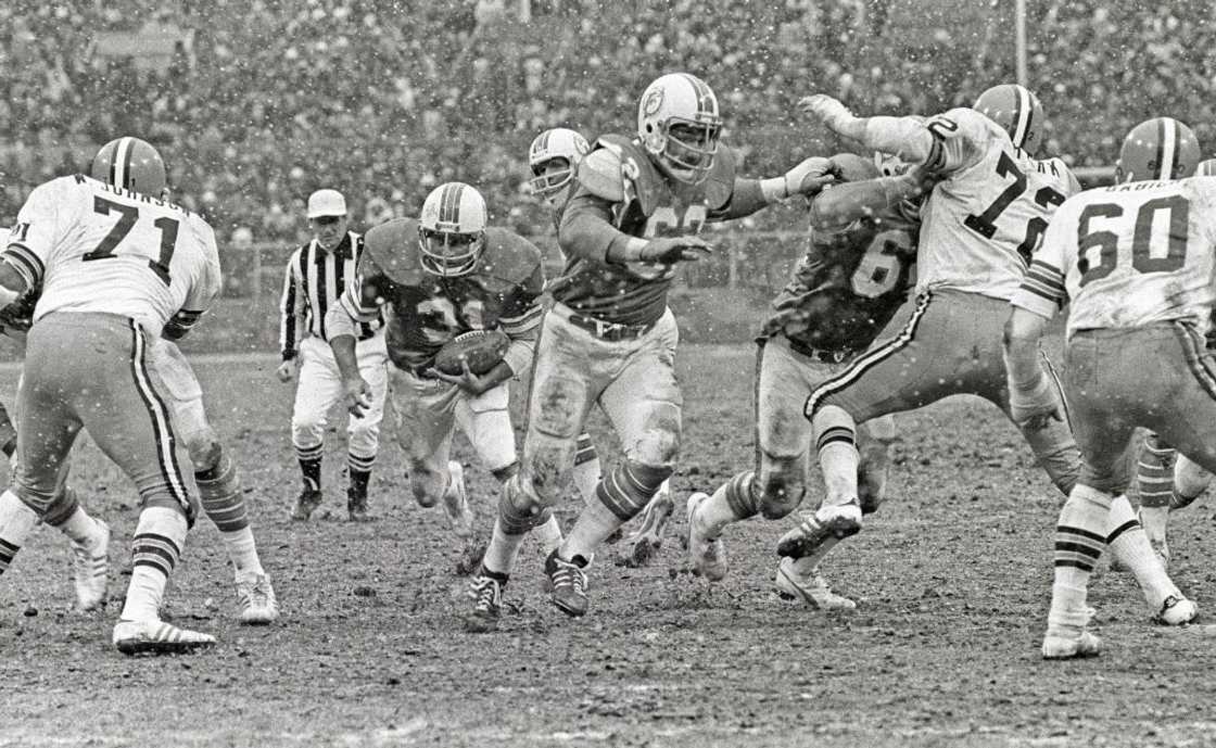 Jim Langer blocks the play Jim Langer blocks the play