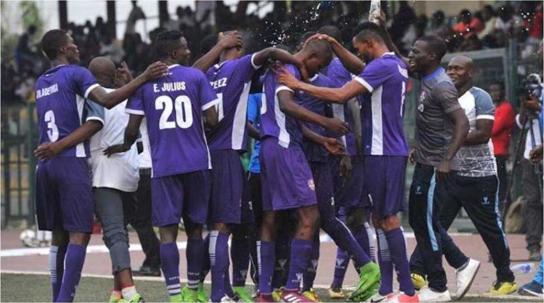 Nigerian players sing praises to God on the pitch after getting a point away from home (video) Nigerian players sing praises to God on the pitch after getting a point away from home (video)