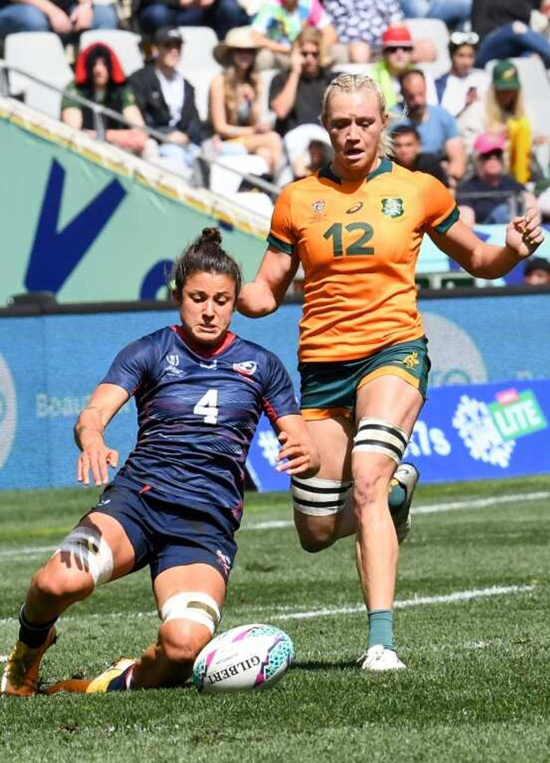 Nicole Heavirland of the United States  (L) and Maddison Levi of Australia (R) in action during the women's Rugby World Cup Sevens semi-final in Cape Town