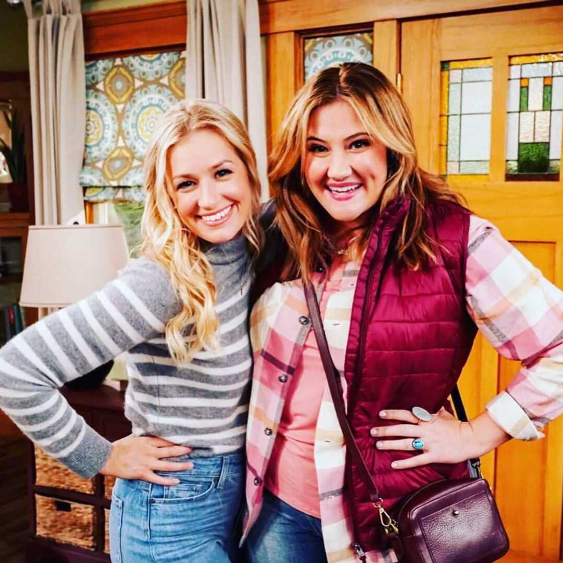 Beth Behrs measurements Beth Behrs measurements