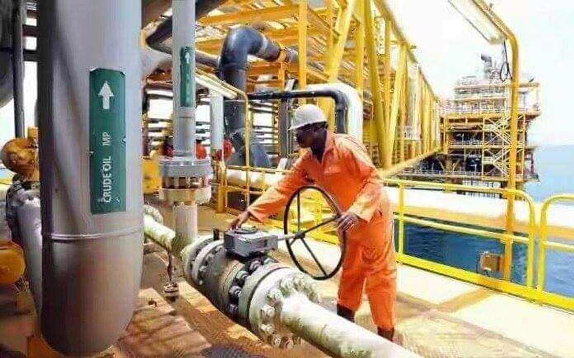 Shell, Chevron, others to begin naira-for-crude sales to Dangote Refinery, marketers react