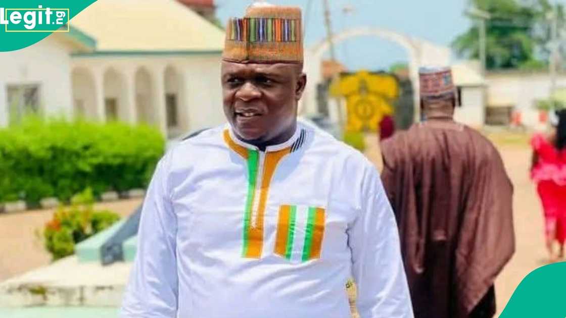 Tension and Grief as Lecturer in Popular Institution Suddenly Dies While Lecturing in the Class Tension and Grief as Lecturer in Popular Institution Suddenly Dies While Lecturing in the Class