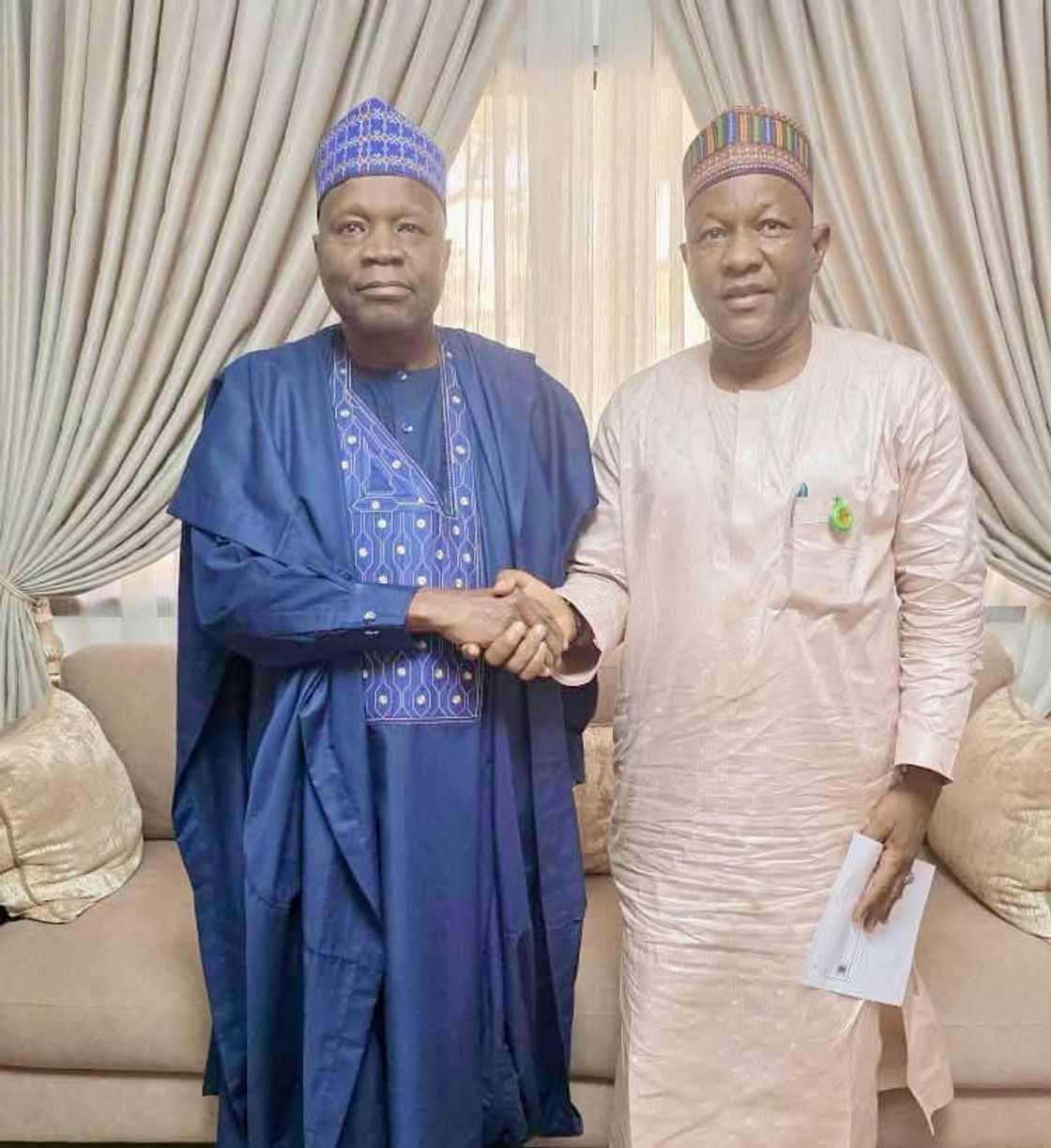 Gwamna Inuwa ya tarbi dan majalisar da ya koma APC Gwamna Inuwa ya tarbi dan majalisar da ya koma APC