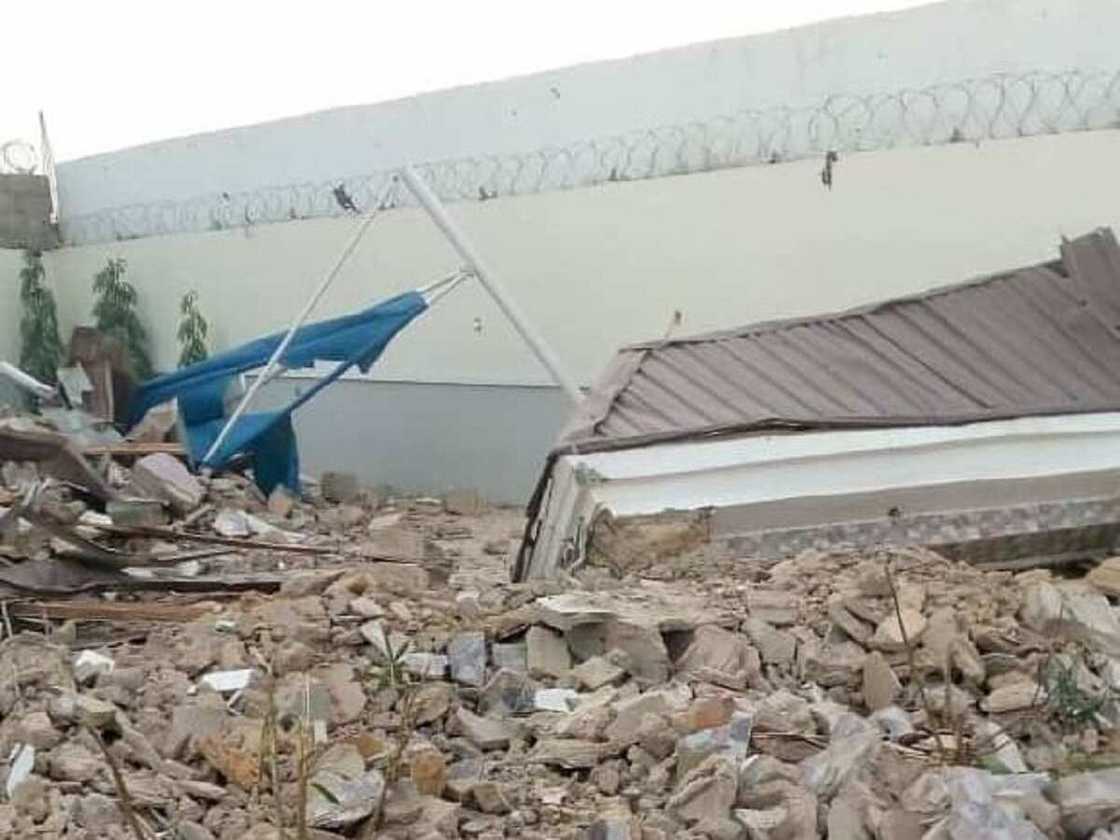 Gwamnatin Kano ta rushe gidan da masu garkuwa da mutane ke boye mutane Gwamnatin Kano ta rushe gidan da masu garkuwa da mutane ke boye mutane