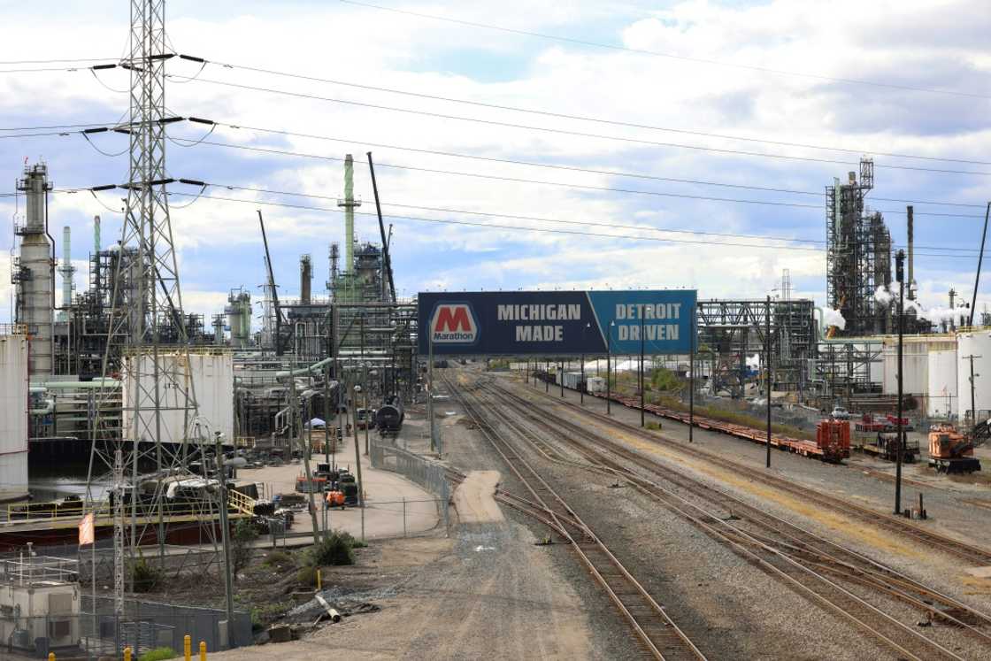 US President Donald Trump seeks to increase US oil production under his administration -- such as at this refinery in Detroit, Michigan -- but he may face challenges outside of his control US President Donald Trump seeks to increase US oil production under his administration -- such as at this refinery in Detroit, Michigan -- but he may face challenges outside of his control