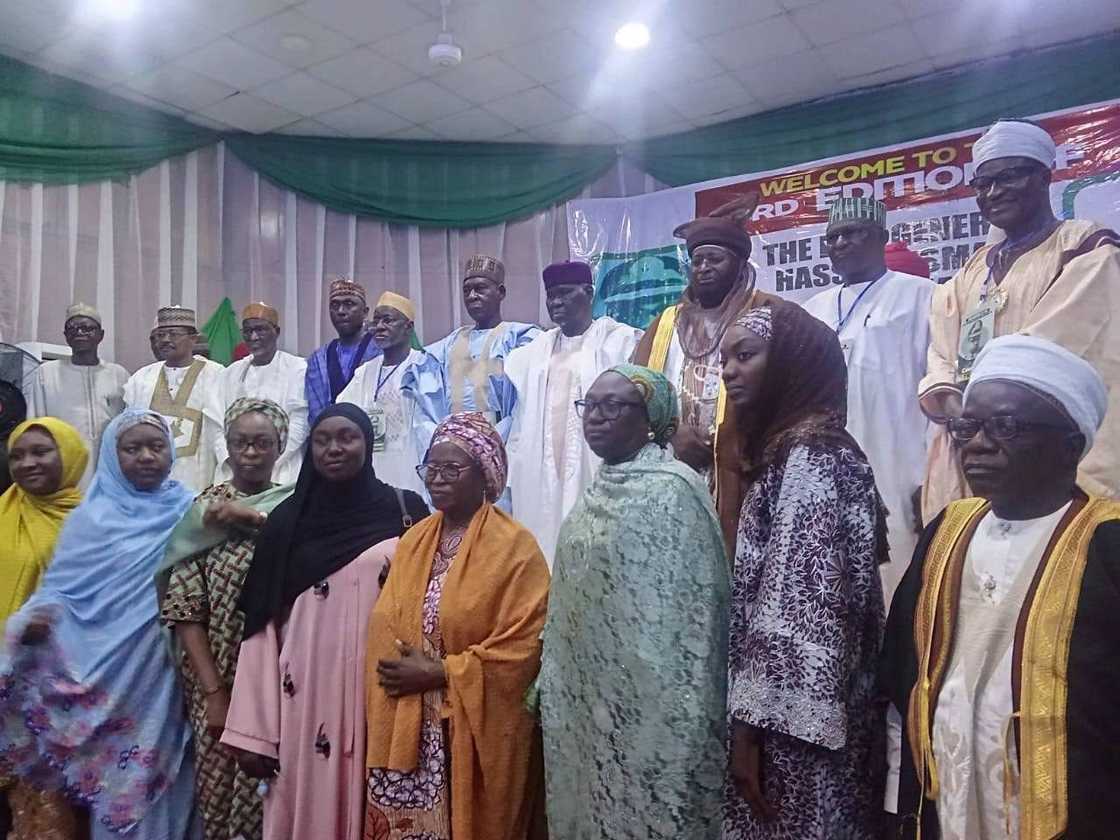 Farfesa Bugaje ya ce abin takaici ne yadda wasu daga cikin manyan Arewa suka mayar da korafi kawai sana'a. Farfesa Bugaje ya ce abin takaici ne yadda wasu daga cikin manyan Arewa suka mayar da korafi kawai sana'a.