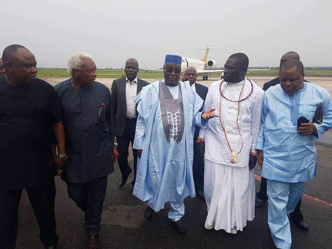 Hadi Sirika ya bayyana dalilin yiwa jirgin Atiku binciken kurilla Hadi Sirika ya bayyana dalilin yiwa jirgin Atiku binciken kurilla