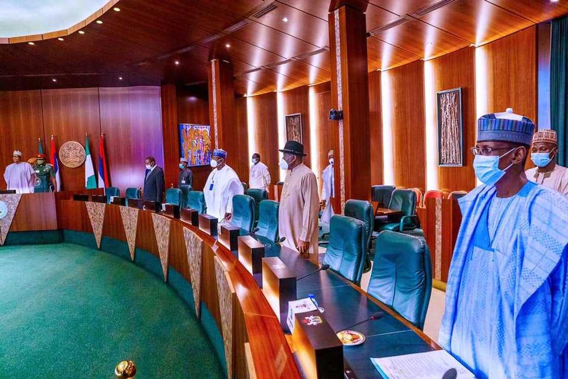 Ya kamata ka sani, ƴan Nigeria na shan bakar wahala - Jega ya aikawa Buhari sako Ya kamata ka sani, ƴan Nigeria na shan bakar wahala - Jega ya aikawa Buhari sako