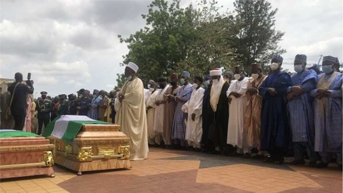 Fact-Check: Is It true 2 People Jumped Off and Disappeared from Crashed Plane that Killed Attahiru, Others? Fact-Check: Is It true 2 People Jumped Off and Disappeared from Crashed Plane that Killed Attahiru, Others?