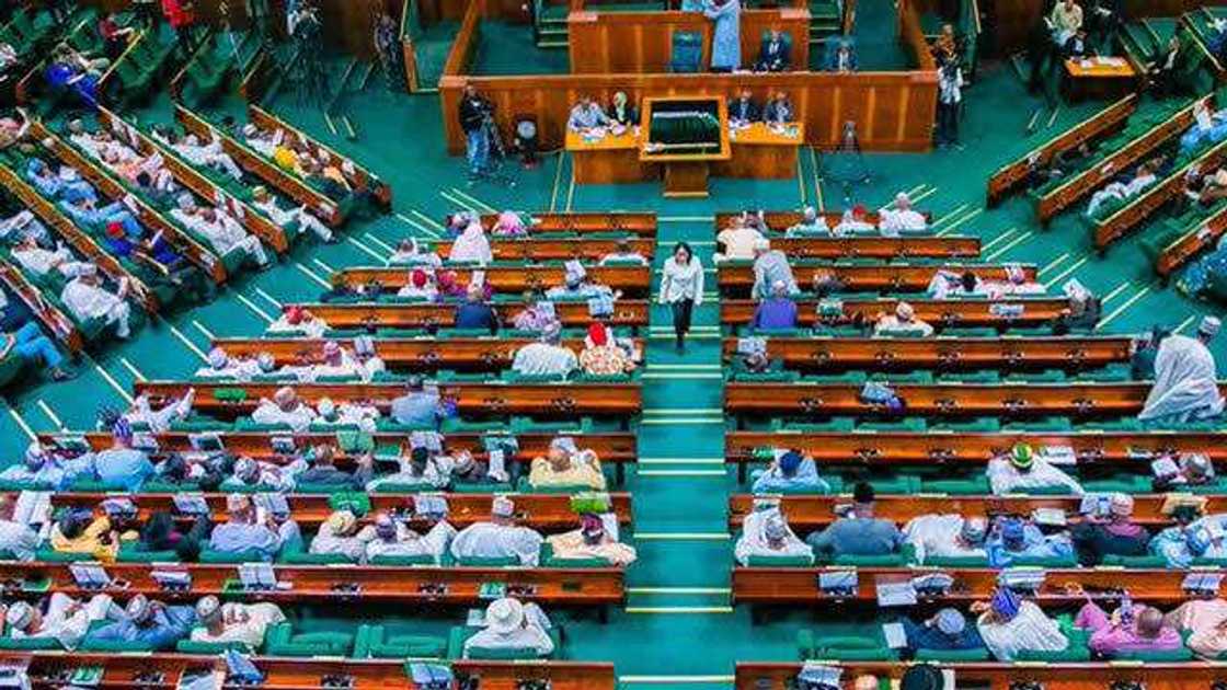 Yan majalisar tarayya sun sake tafiya hutu Yan majalisar tarayya sun sake tafiya hutu