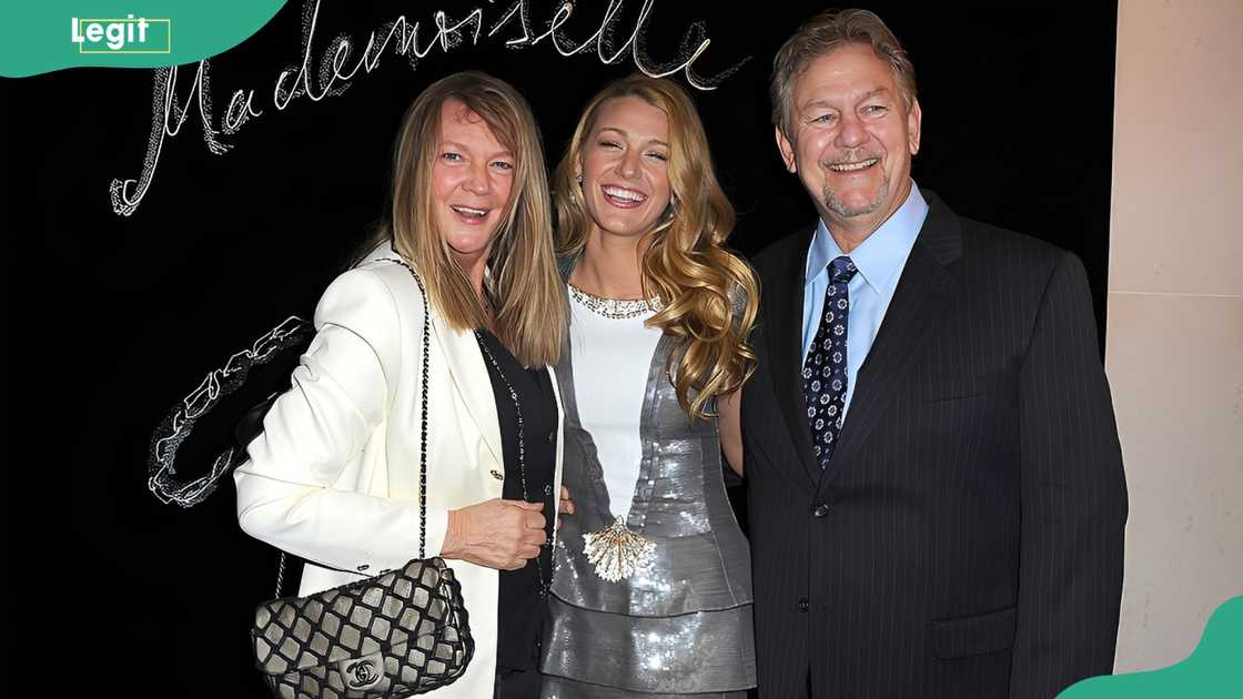 Blake Lively, with her parents, Elaine Lively and Ernie Lively, during Paris Fashion Week Blake Lively, with her parents, Elaine Lively and Ernie Lively, during Paris Fashion Week