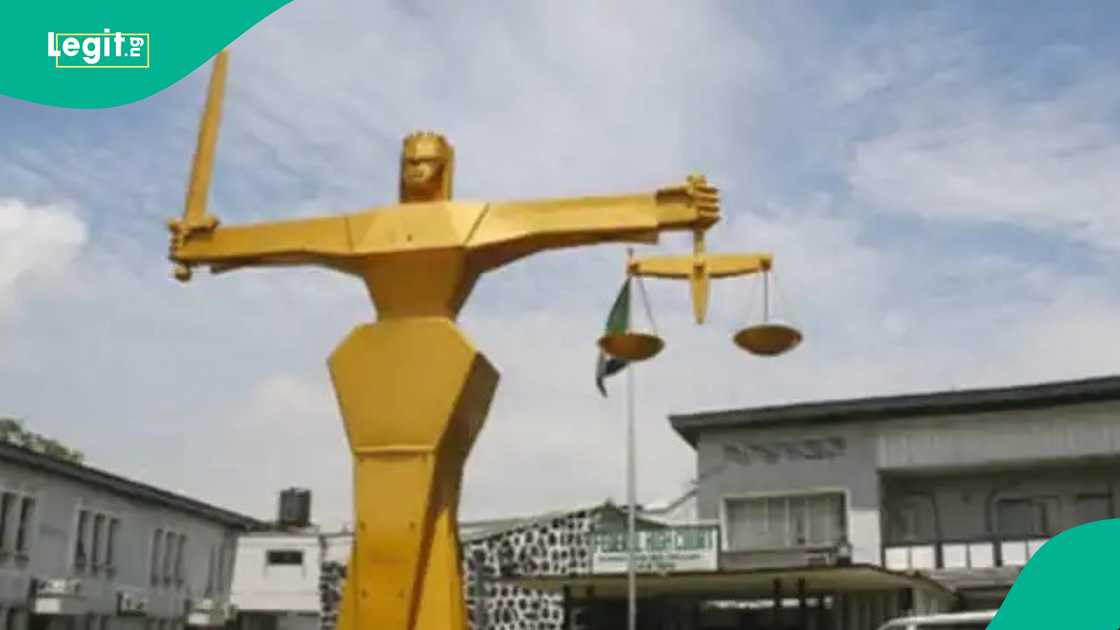 Authorities at the Federal High Court speak out on the alleged assassination attempt involving Justice Omotosho after Kanu’s life sentence. Authorities at the Federal High Court speak out on the alleged assassination attempt involving Justice Omotosho after Kanu’s life sentence.