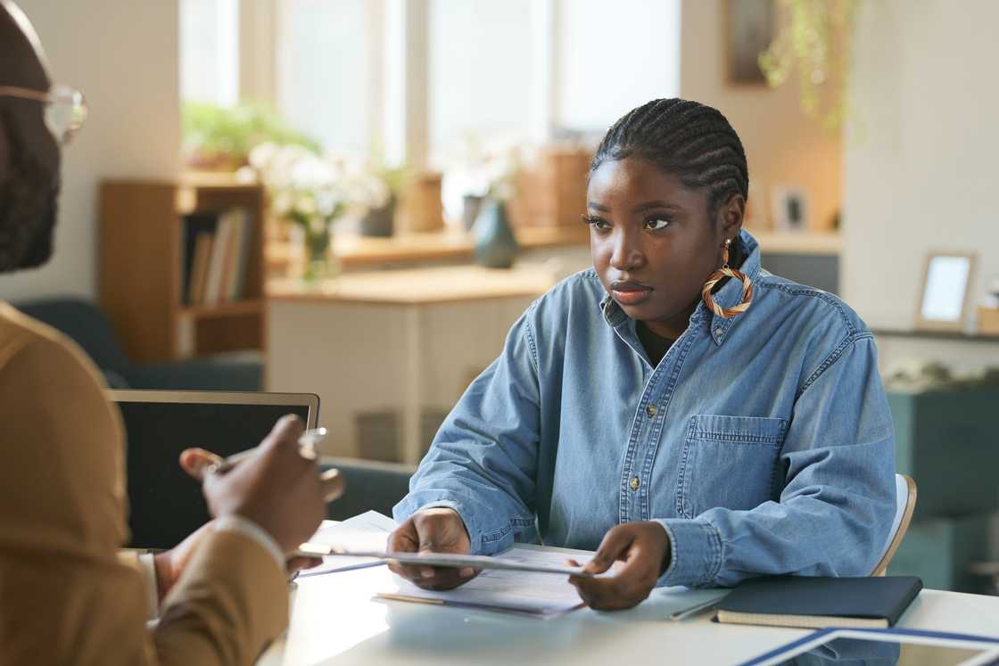 A lady talks to her lawyer A lady talks to her lawyer
