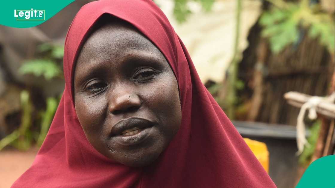 Nigerians have started reacting to a video of an alleged northern politician sharing sieves to women as an empowerment programme.