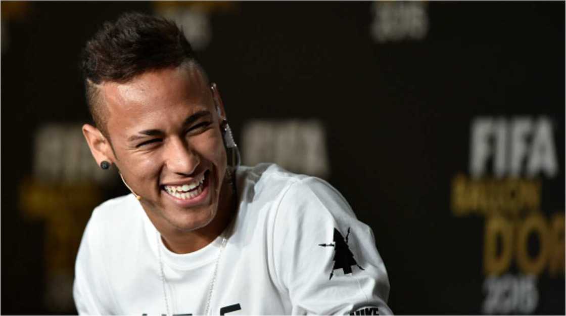 Footage shows Neymar fulfilling a sweet dance promise to little fan Footage shows Neymar fulfilling a sweet dance promise to little fan