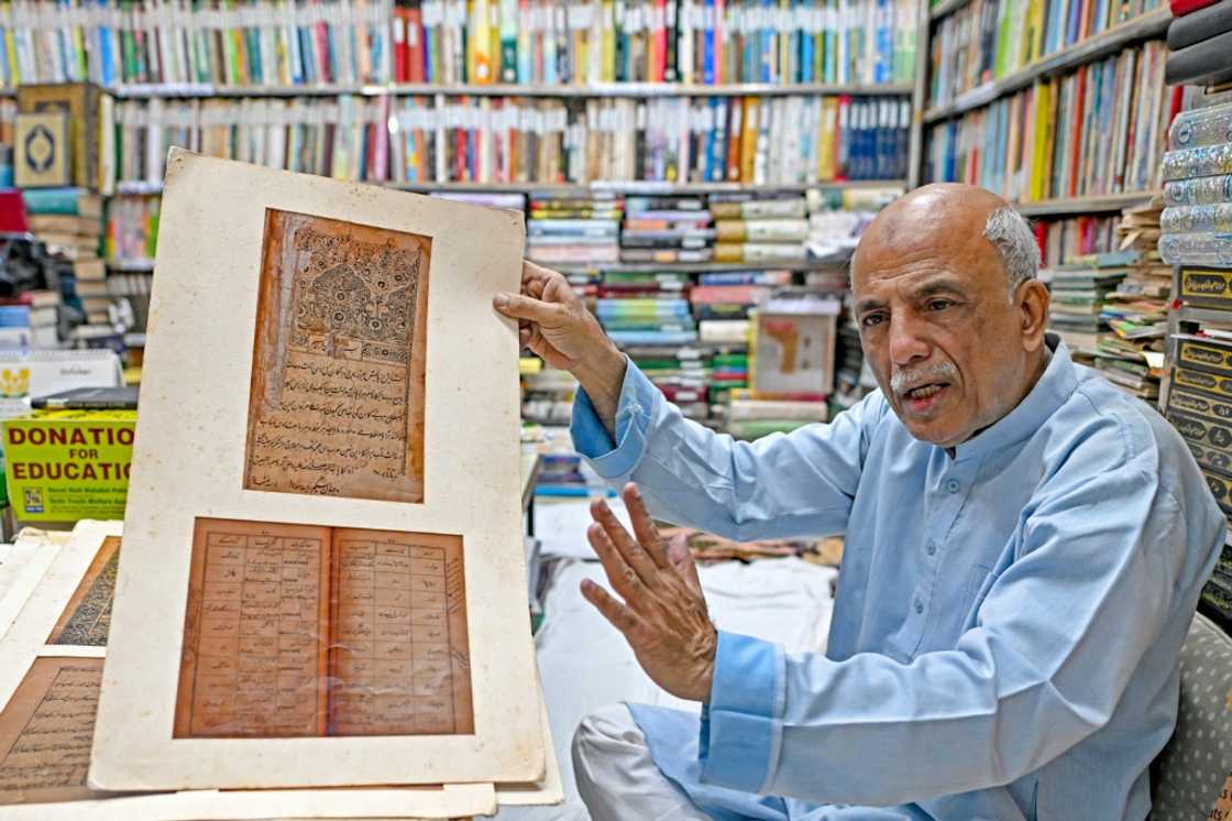 Sikander Mirza Changezi, co-founder of the Hazrat Shah Waliullah public shows of some loose pages of old Urdu literature Sikander Mirza Changezi, co-founder of the Hazrat Shah Waliullah public shows of some loose pages of old Urdu literature