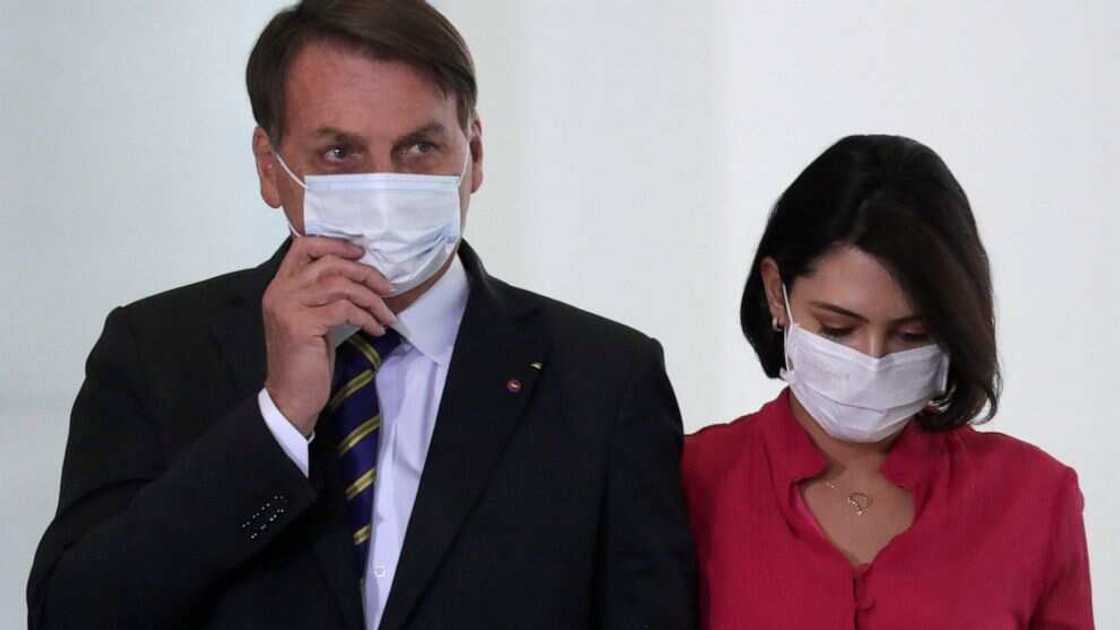 Da duminsa: Uwar gidan shugaban kasar Brazil ta kamu da cutar COVID-19 Da duminsa: Uwar gidan shugaban kasar Brazil ta kamu da cutar COVID-19