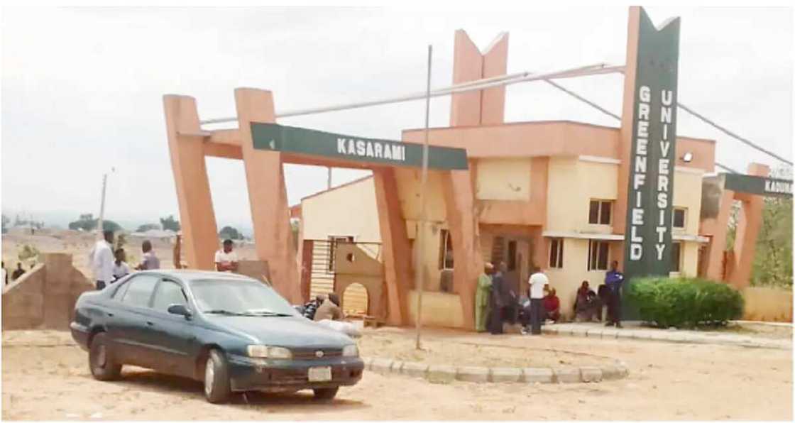 Jami'ar Greenfield. Jami'ar Greenfield.