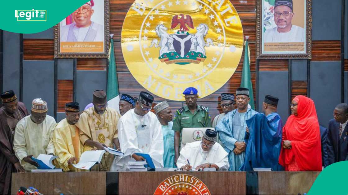 Gwamna Bala Mohammed ya sallami kwamishinan tsaro daga aiki. Gwamna Bala Mohammed ya sallami kwamishinan tsaro daga aiki.