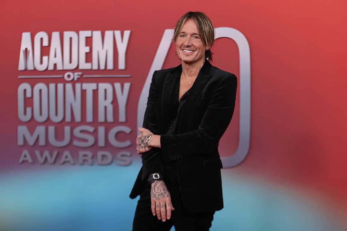 Keith Urban attends an award ceremony