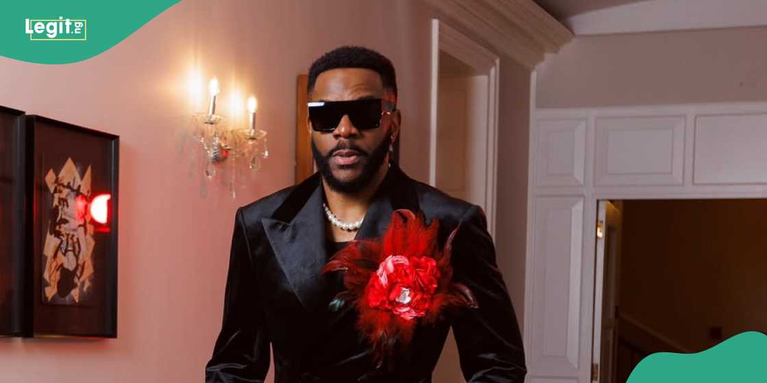 Ebuka introduces Otega to the guest Ebuka introduces Otega to the guest