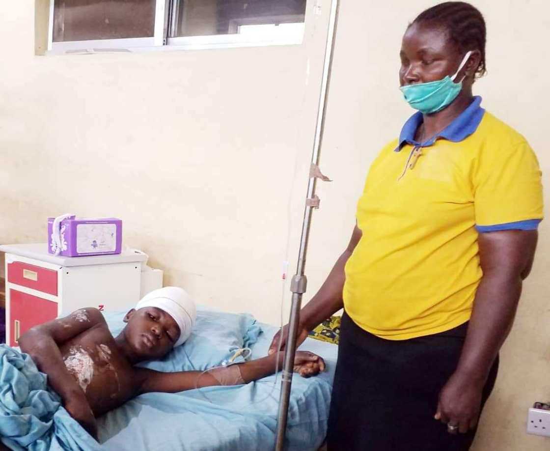 Gov Ugwuanyi offers scholarship, financial support to 10-year-old brutalized child Gov Ugwuanyi offers scholarship, financial support to 10-year-old brutalized child